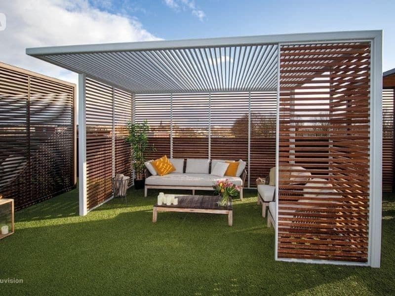Pergola bioclimatique en bois