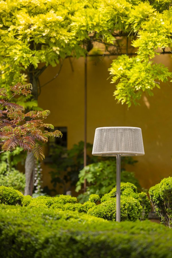 Lampadaire Solaire - Décoration, luminaire chez Gardenskoncept au luxembourg