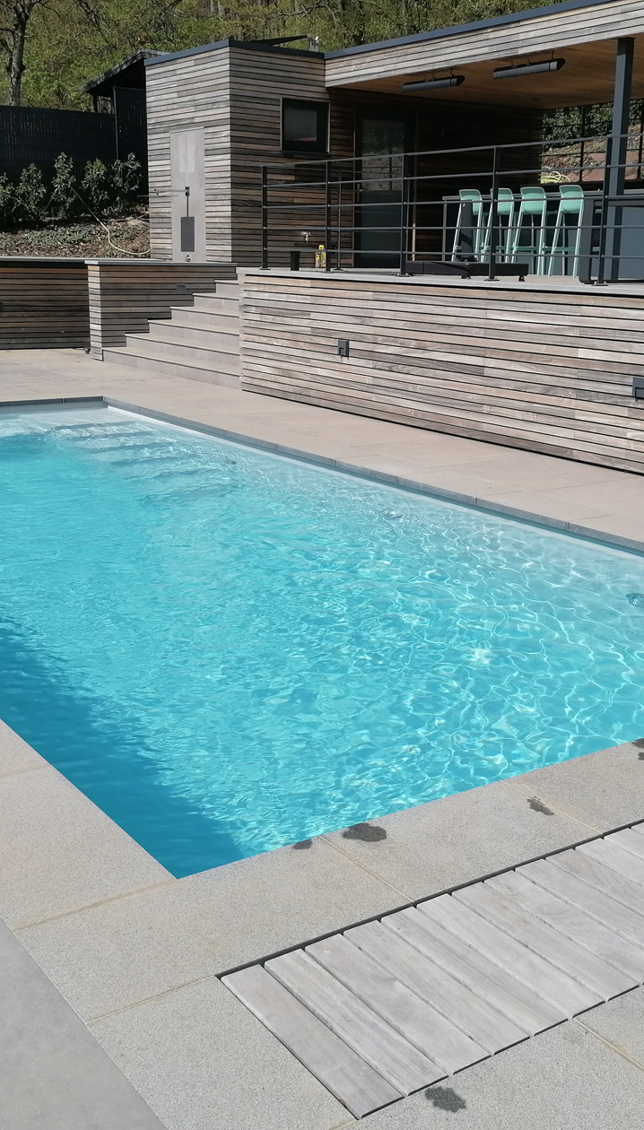 Aménagement piscine extérieure sur mesure au Luxembourg – GardenSKoncept
